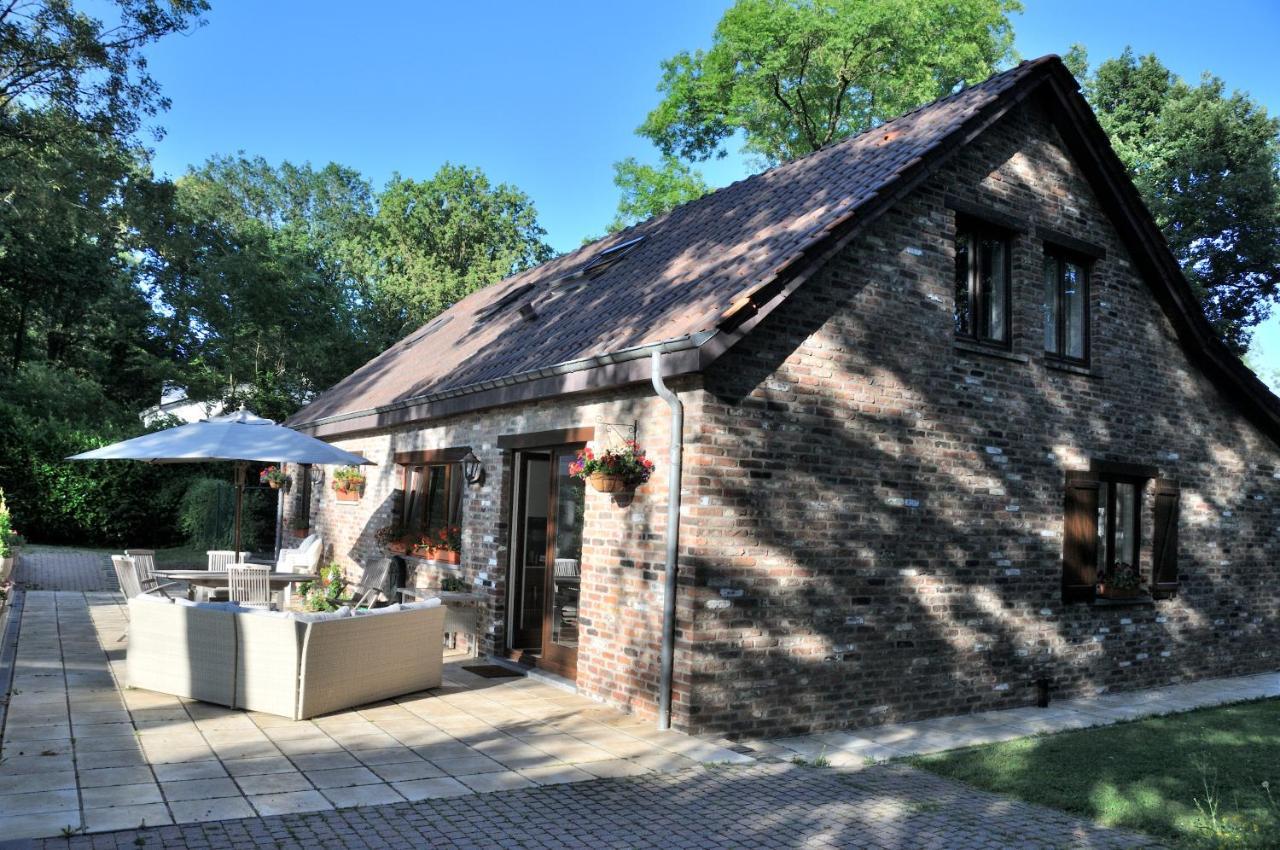 Suite Familiale Avec 2 Chambres Dans Une Villa - Quartier Vert Et Boise - 5 Kms De Namur Exteriér fotografie
