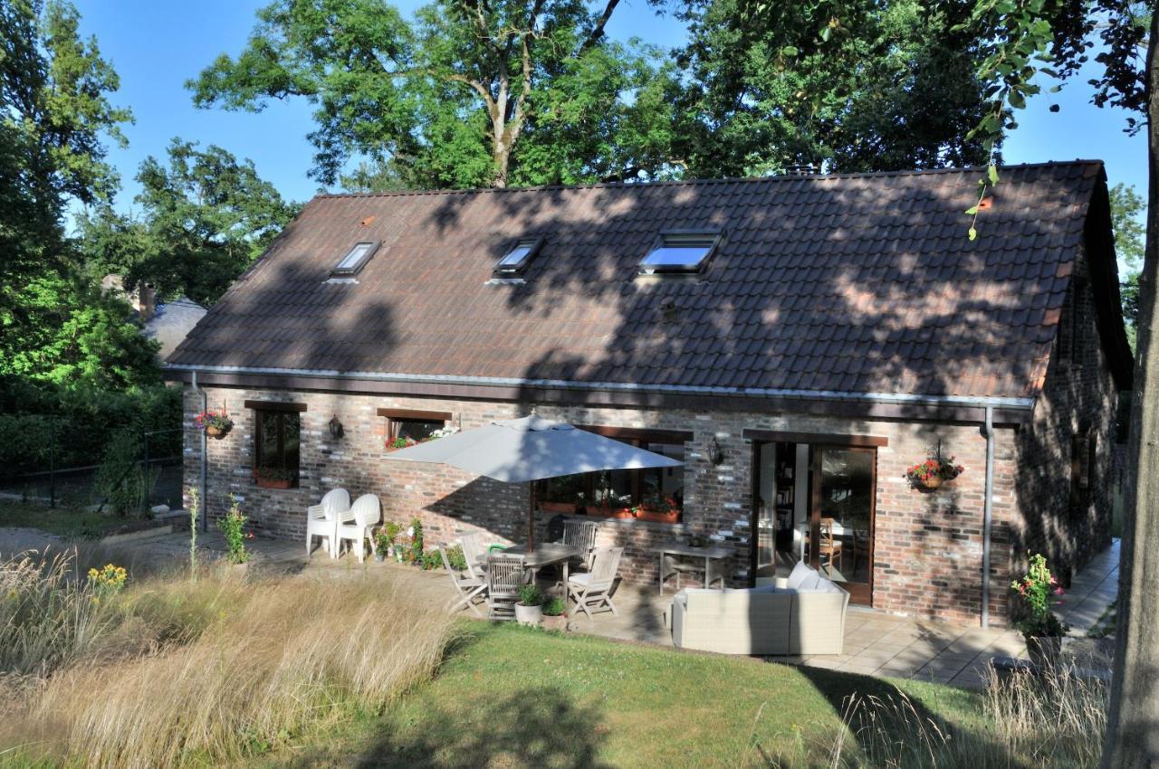 Suite Familiale Avec 2 Chambres Dans Une Villa - Quartier Vert Et Boise - 5 Kms De Namur Exteriér fotografie